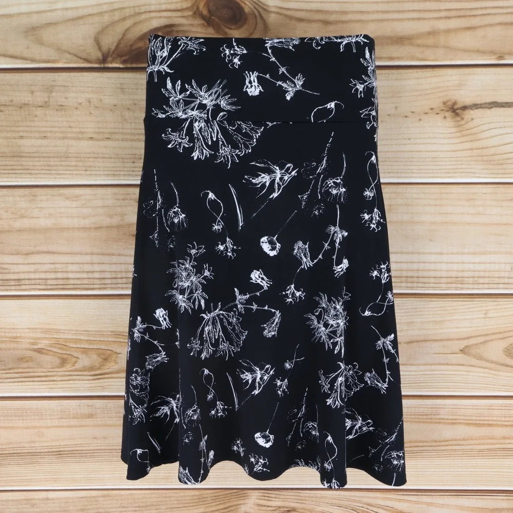 LuLaRoe A-Line Skirt Womens Size XS Black White Floral‎ Polyester Blend Stretch